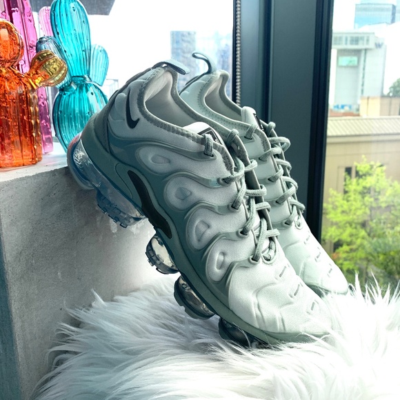 womens grey vapormax plus